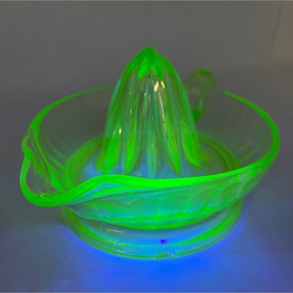 30s Juicer Citrus Reamer UV Reactive Vaseline Uranium Depression Era Glass - Picture 2 of 13